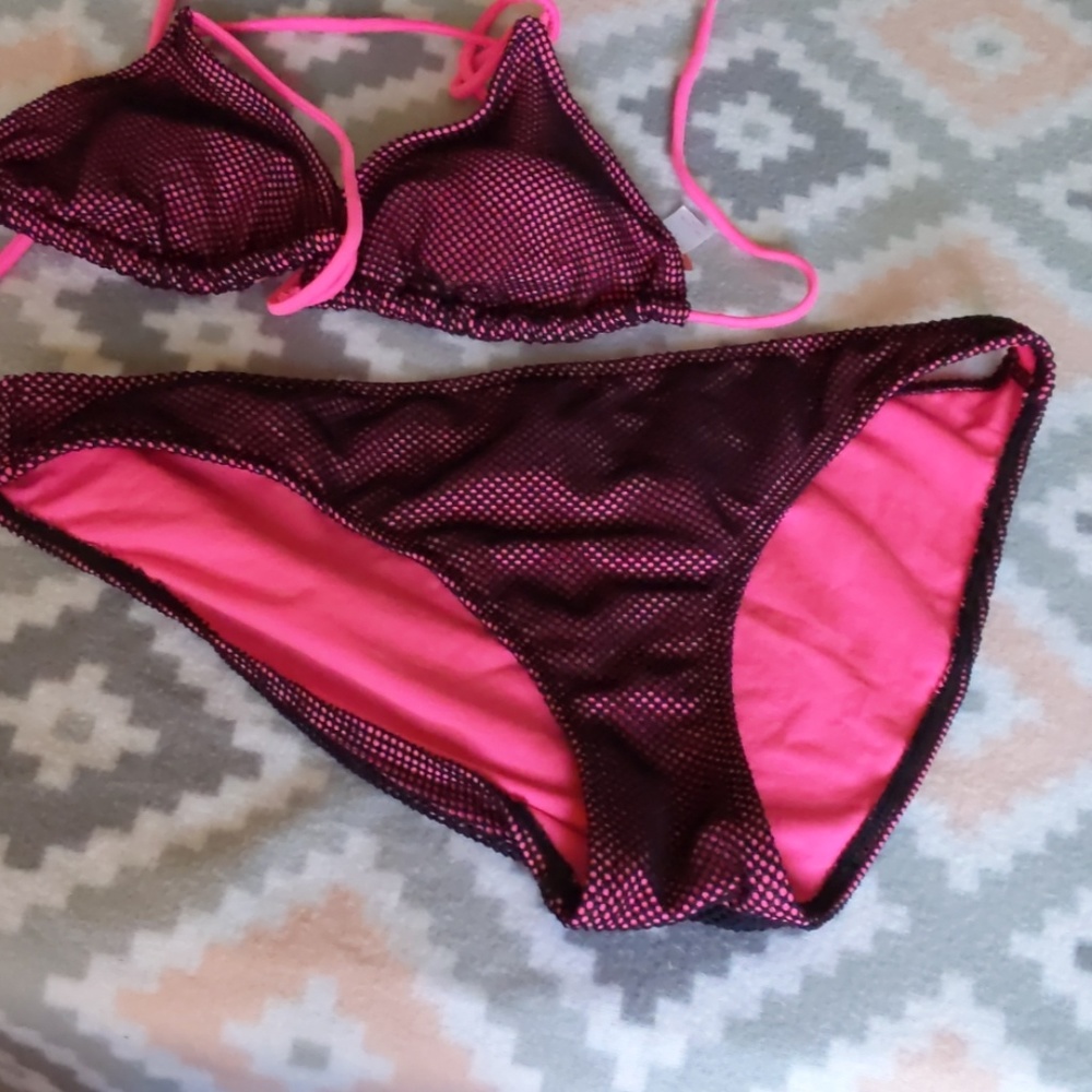 Bikini - Picture 3 of 3
